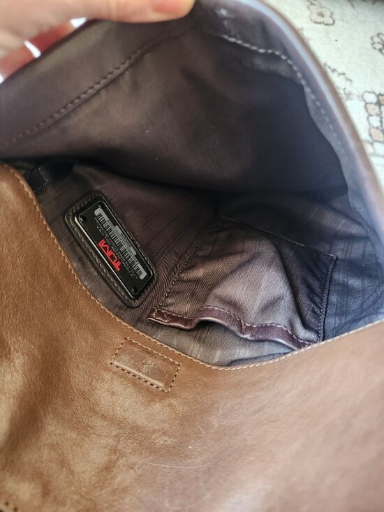 Tumi 12 Inch Brown Leather Crossbody Adjustable Bag - Picture 11 of 11